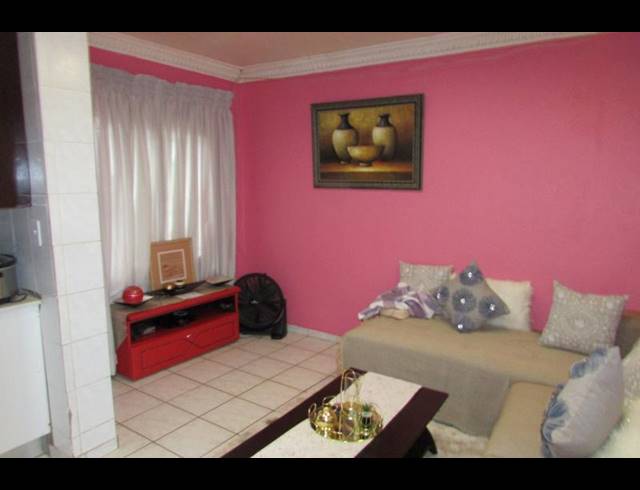 3 BEDROOM HOUSE FOR SALE IN WHITE RIVER EXT 3